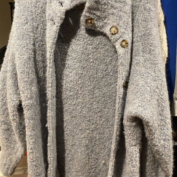 Aritzia Cardigan - Picture 3 of 5